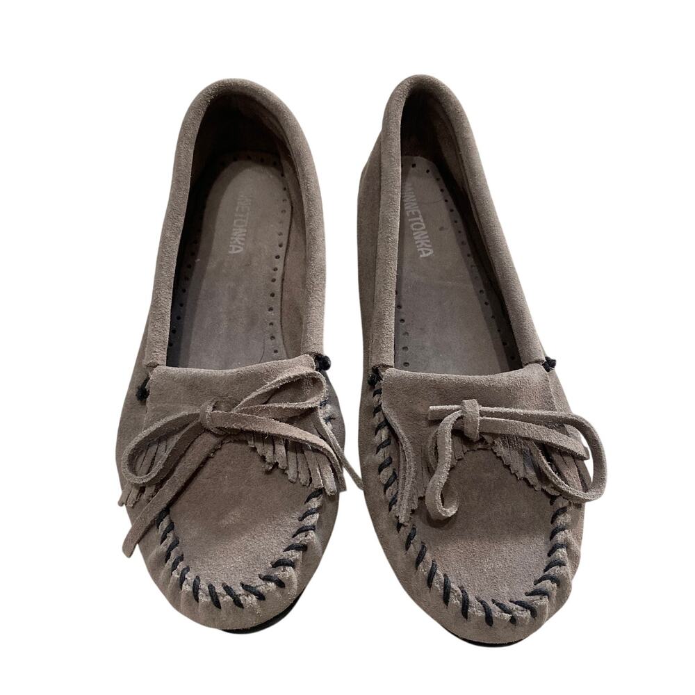 Minnetonka 401T Kilty Hard Fringe loafer sole Grey Moccasins Women's Size 8.5
